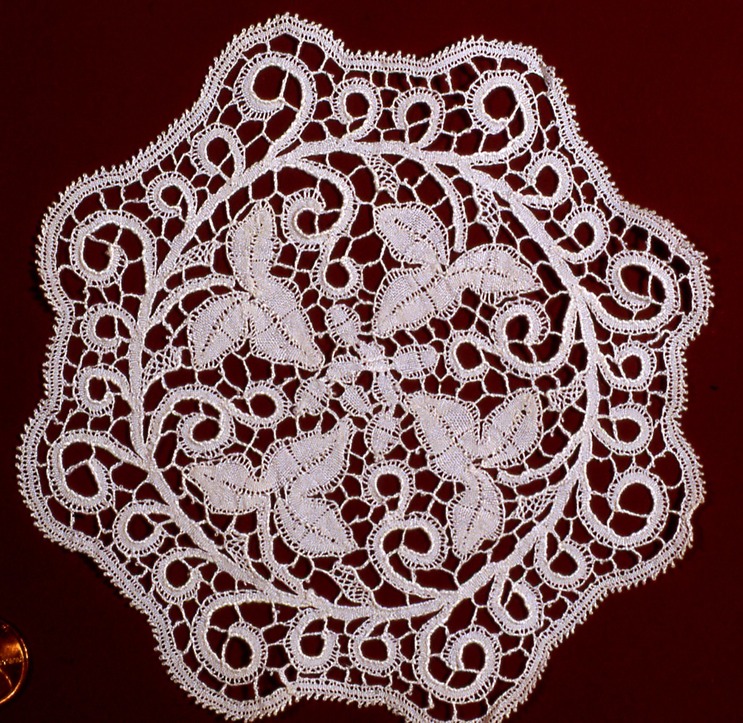 Cantu leaf doily558