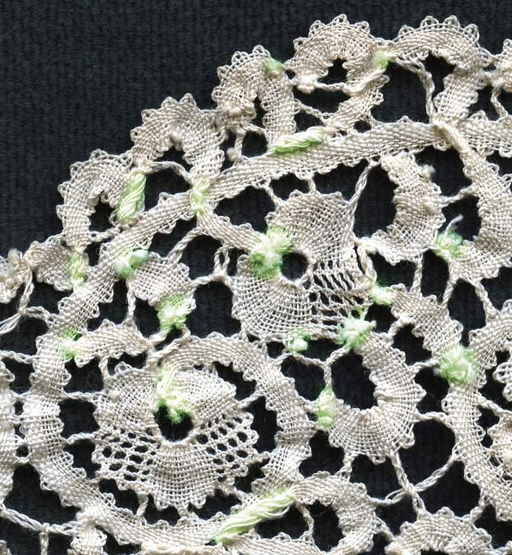 Rococo bow green tufts