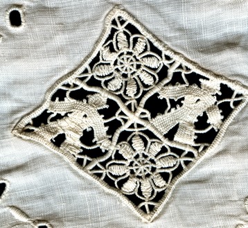 Center w figures CU583